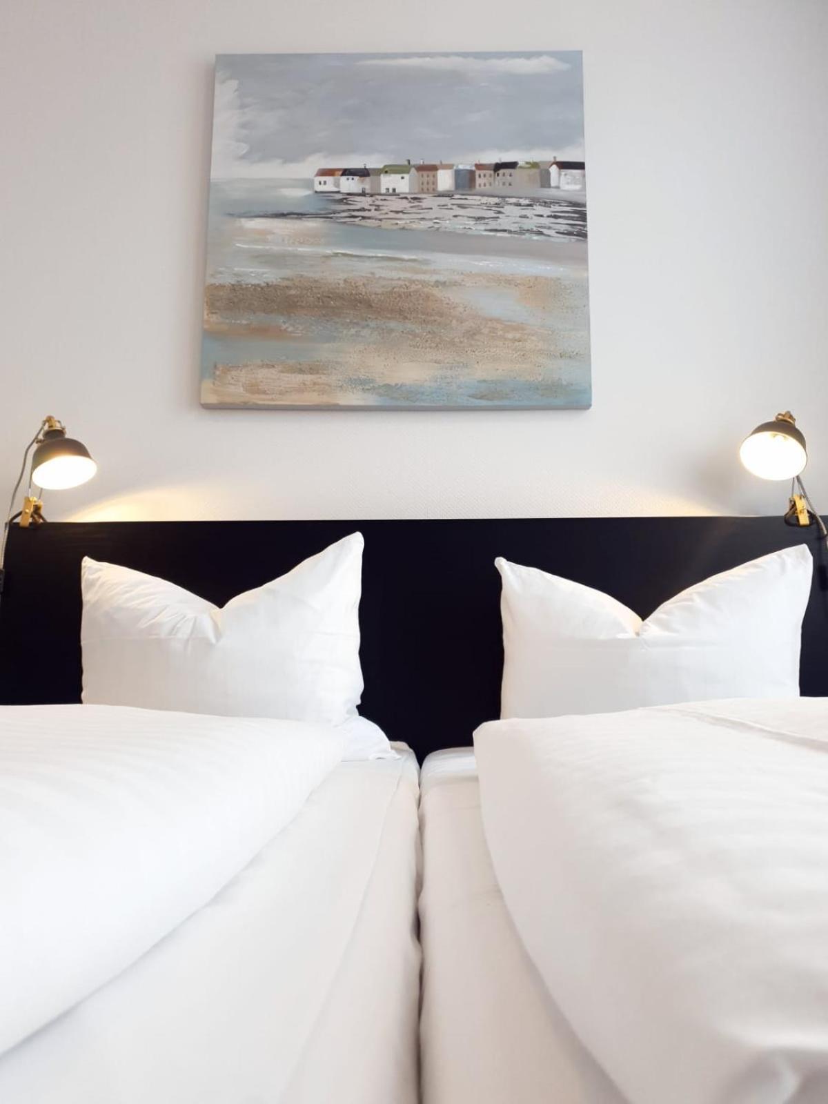 Hotel Dh -Deutsches Haus- Emden Exteriör bild