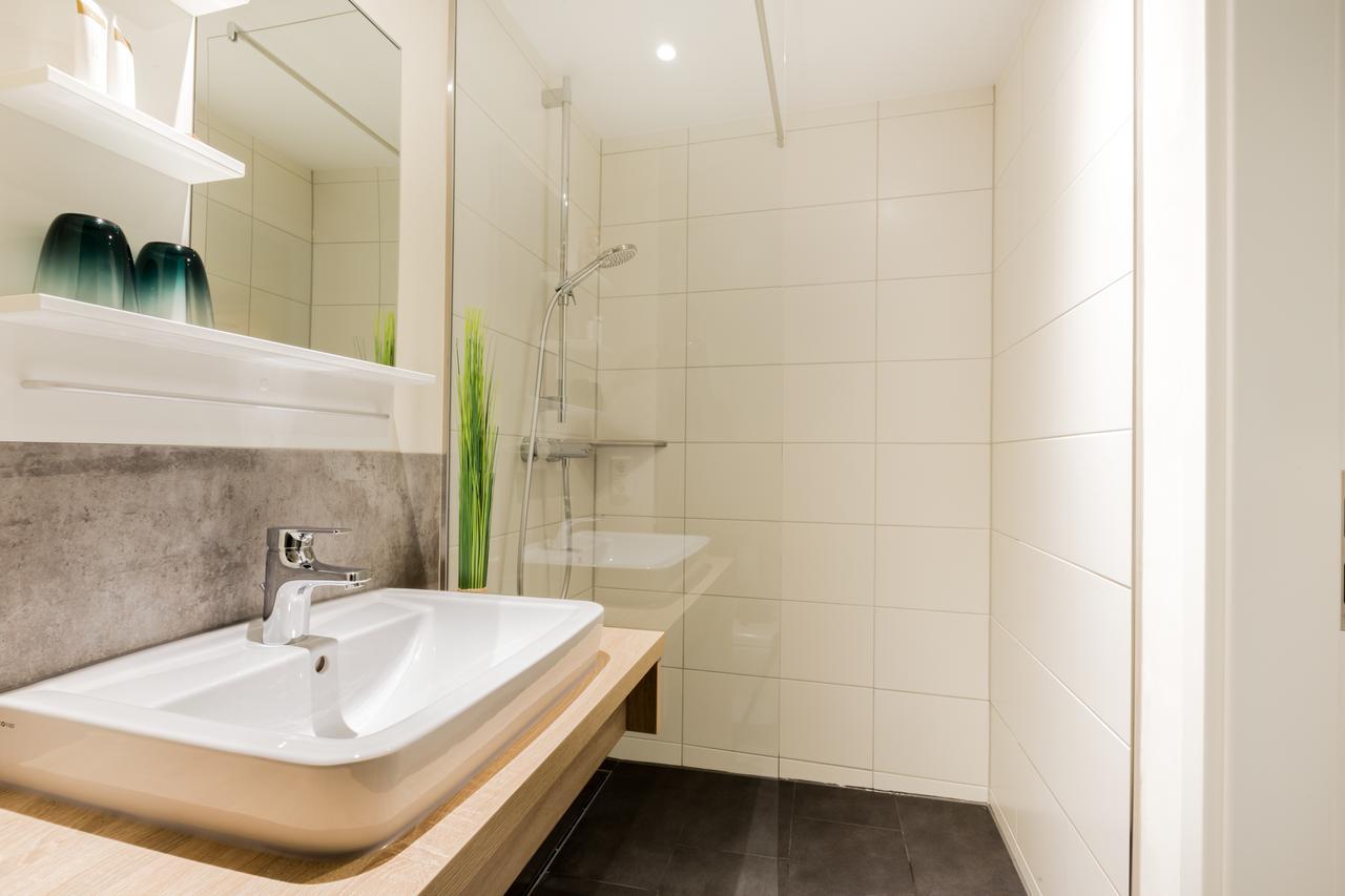 Hotel Dh -Deutsches Haus- Emden Exteriör bild